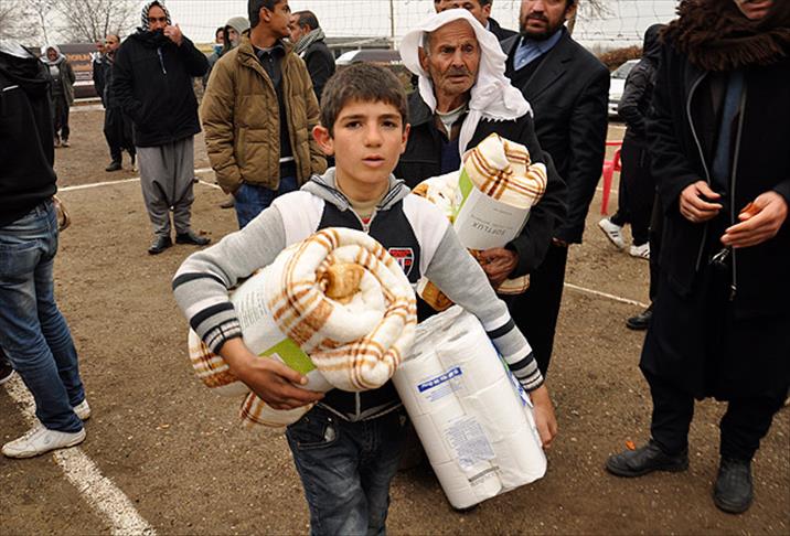 Yardım malzemeleri Suriyeli sığınmacılara ulaştırılıyor