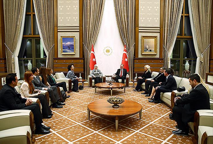 Cumhurbaşkanı Erdoğan sanatçıları kabul etti