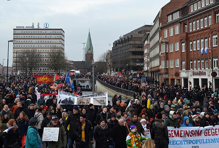 Almanya'da PEGIDA karşıtı gösteri