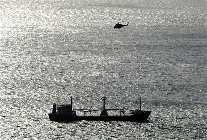 İzmir'de fırtınanın sürüklediği gemilerdeki personel kurtarıldı