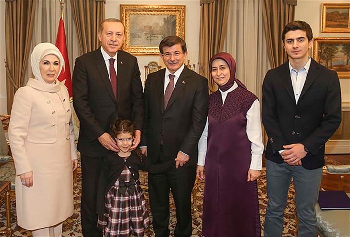 Erdoğan çiftinden Davutoğlu ailesine ziyaret