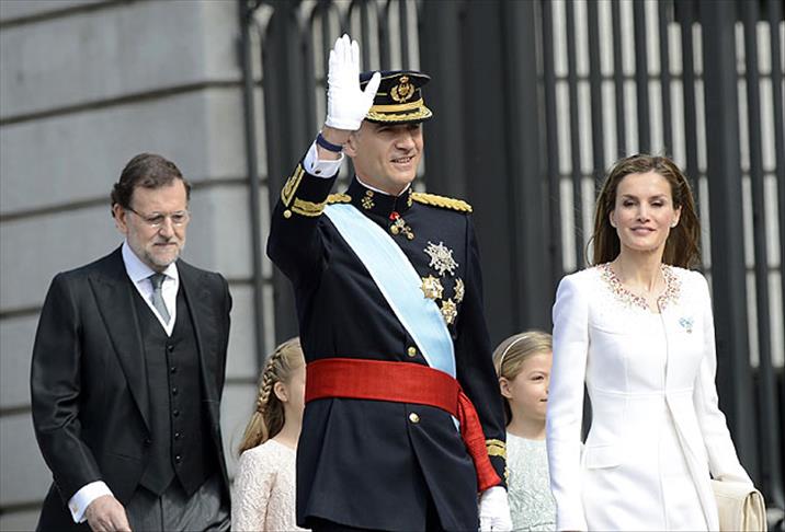 İspanya Kralı maaşını düşürdü