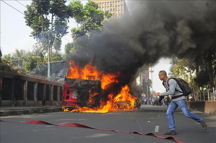 Petrol bombs and 'crossfire' scar Bangladesh politics