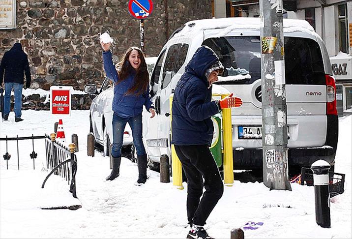 İstanbul Valisi'nden kar tatili açıklaması