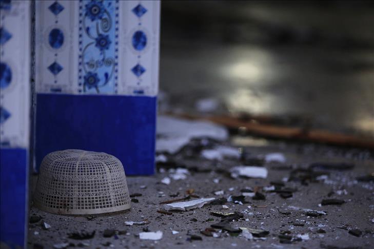 Blast outside Shia mosque in Pakistan kills 3