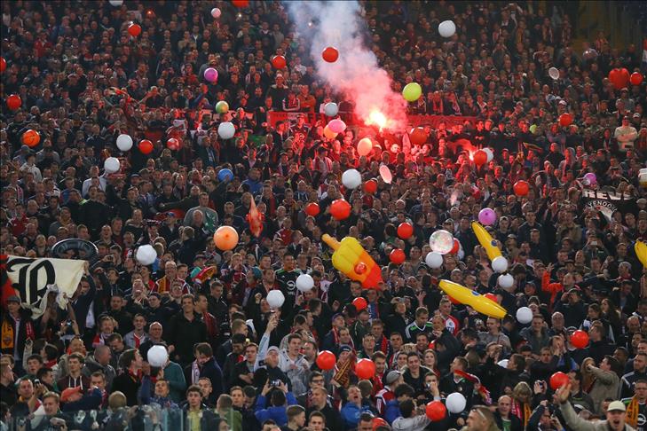 Dutch football fans ransack Italian capital