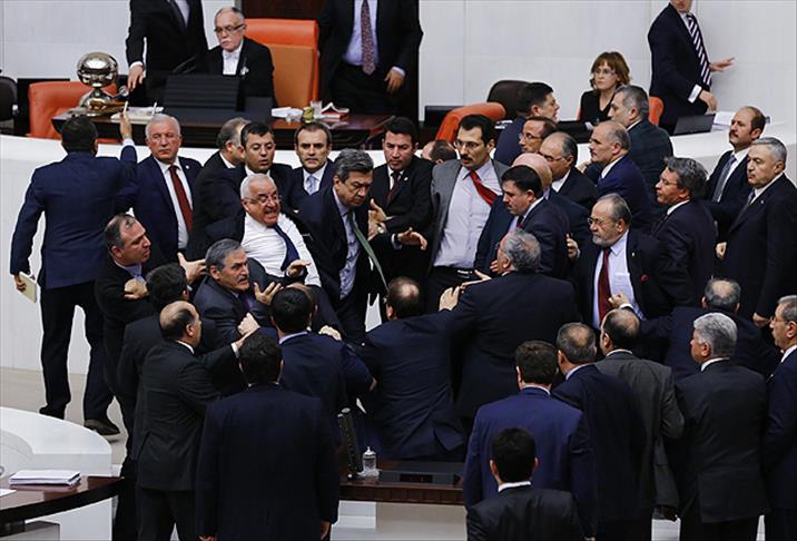 Meclis'teki tartışmalar kavgaya dönüştü