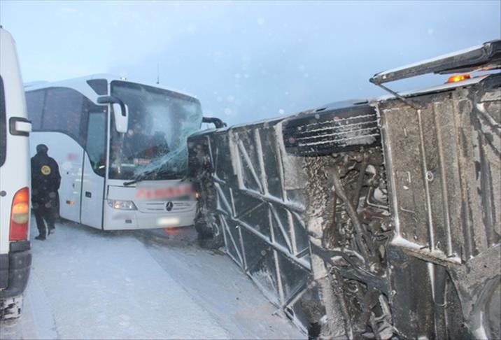 Afyonkarahisar'da Zincirleme Trafik Kazası: 32 Yaralı