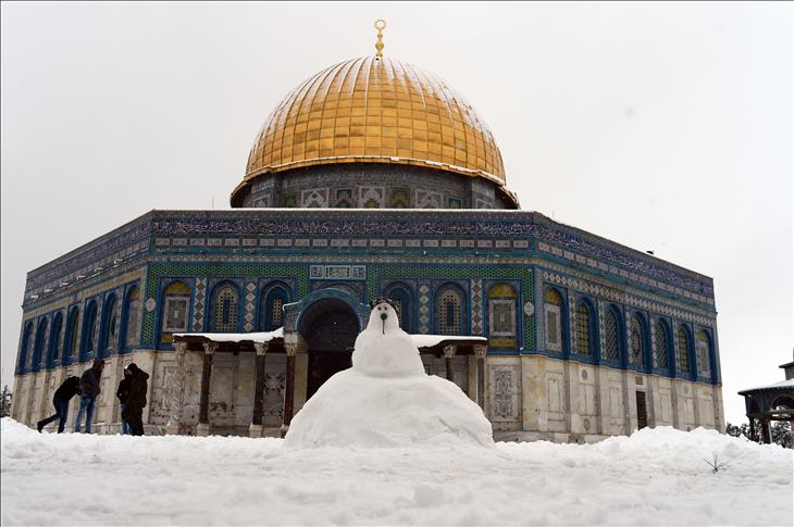 Heavy snow blankets Jerusalem