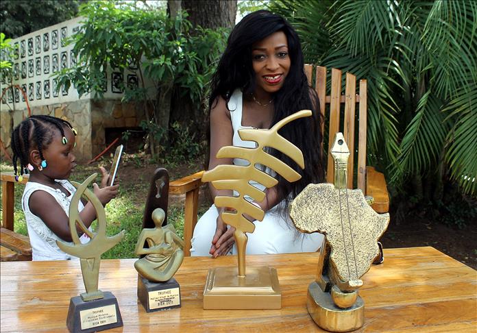Bénin: Sèssimè, la "jeune célébrité" qui marie le pop aux instruments traditionnels
