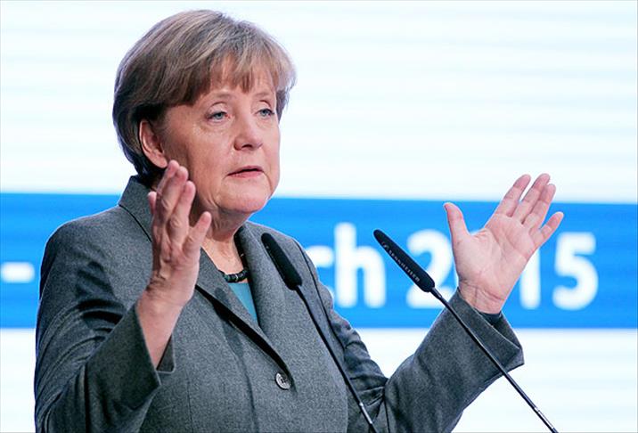 Merkel'den Avro bölgesi ülkelerine reform çağrısı