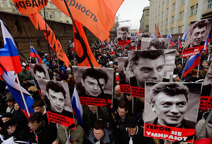 Moskova'da Nemtsov'a veda yürüyüşü
