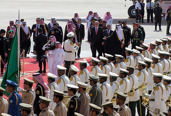 Cumhurbaşkanı Erdoğan Riyad'da askeri törenle karşılandı