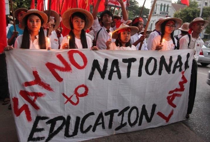 Myanmar: Violente répression d’une manifestation pour l'éducation