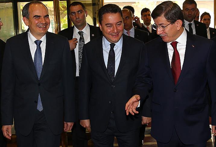 Başbakan Davutoğlu'na ekonomi brifingi