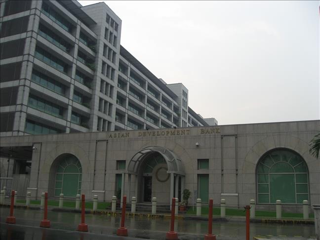 US and UK in row over China-backed investment bank