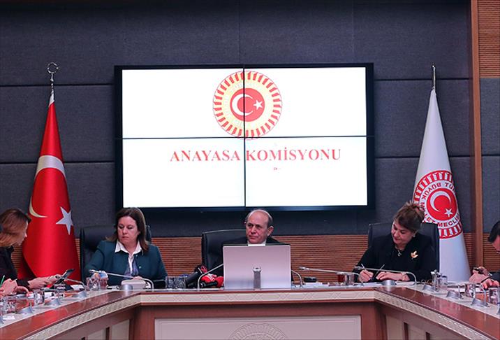 "Parti kapatma" değişikliği komisyondan geçti