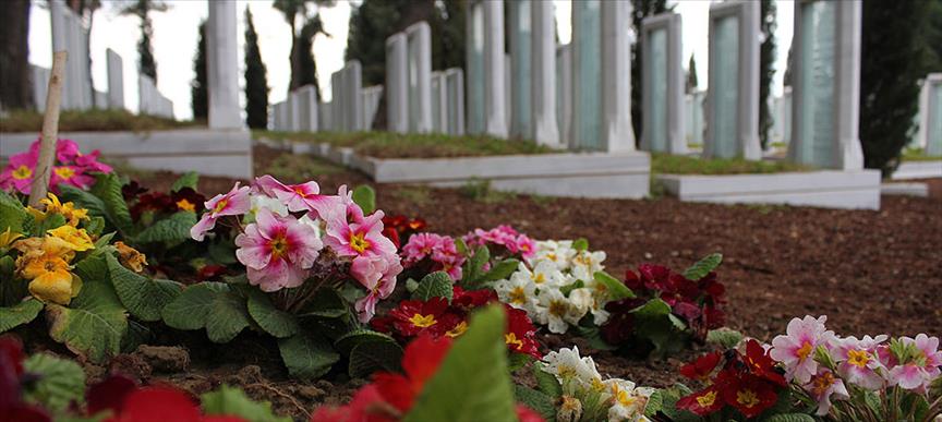 Şehitlik ve anıtlar 40 bin çiçekle renklendi