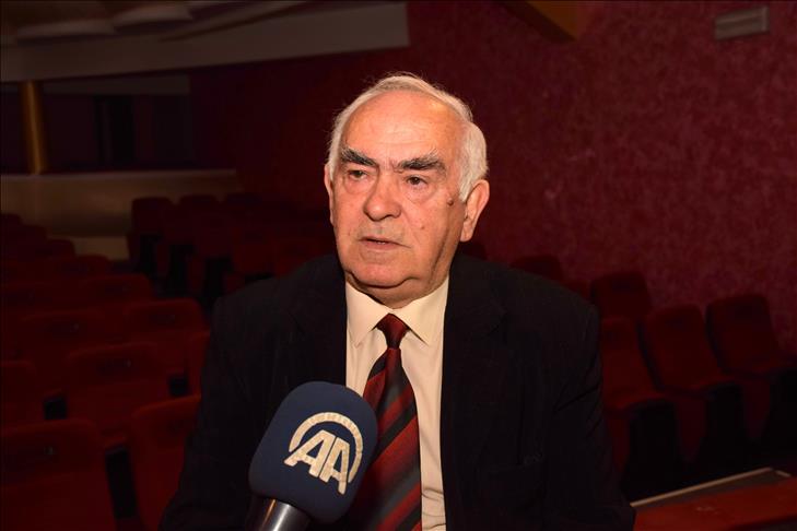 Medi Zena, këngëtari nga Elbasani që i këndon Çanakalasë në shqip