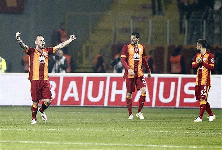 Galatasaray liderliğe yükseldi