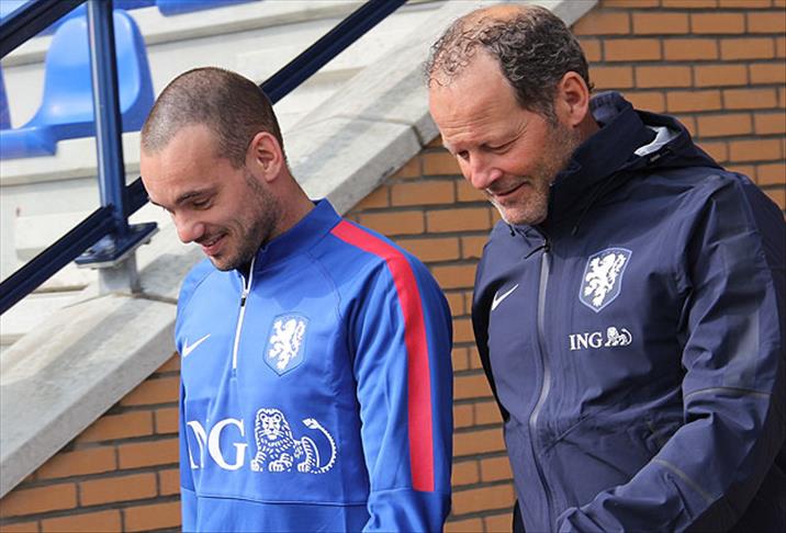 Sneijder Türkiye maçına kaptan olarak çıkacak