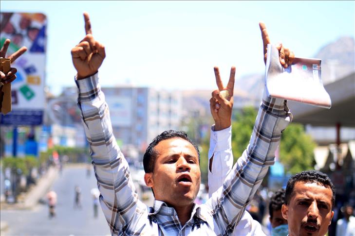 Thousands rally in Yemen's Taizz in support of anti-Houthi offensive