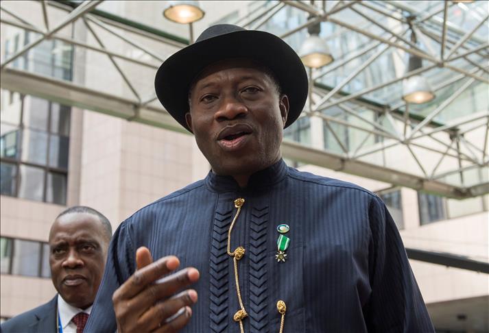 Nigeria president finally accredits for polls