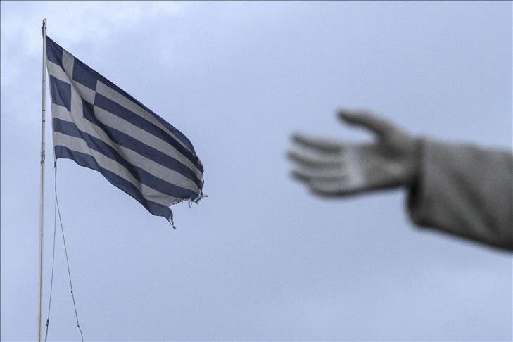 Fitch downgrades Greece as crisis damages confidence