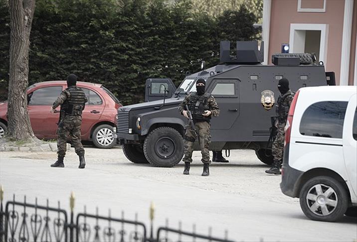 One attacker killed, other held in assault on Istanbul police dept.