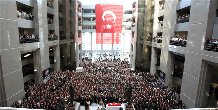 Istanbul: Hiljade ljudi na komemoraciji ubijenom tužiocu Kirazu