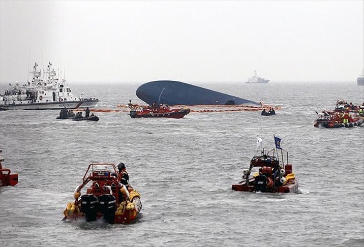 SKorea: Ferry disaster families shave heads in protest