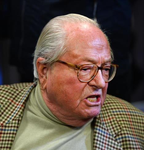 France: Jean-Marie Le Pen retire sa candidature aux élections pour ne pas ''affaiblir'' le FN