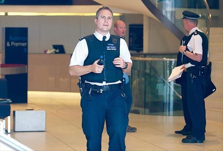 Britain detains Syria-bound British citizens