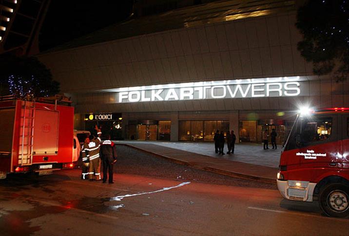 İzmir'de ikiz kulelerde yangın