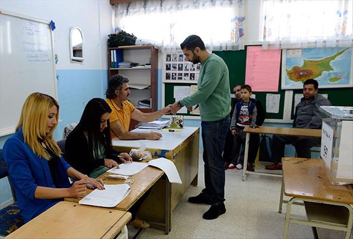 Turkish Cypriots begin voting for president