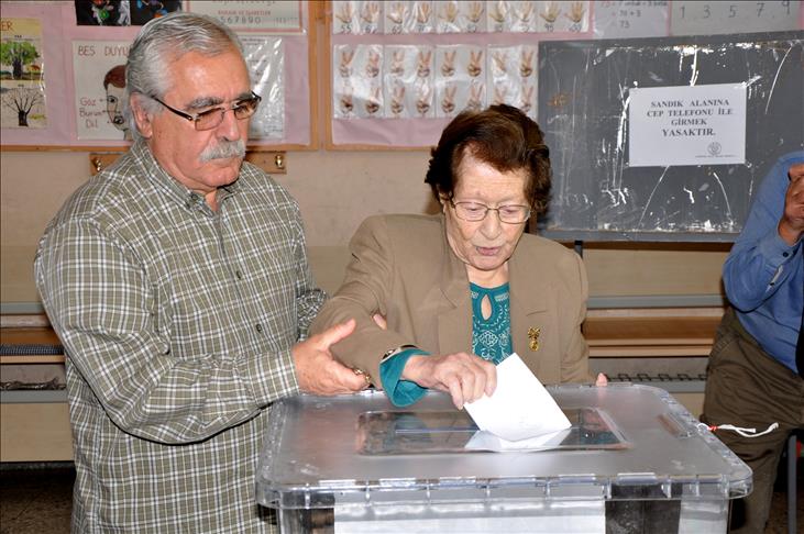 Turkish Cypriot presidential polls go to second round