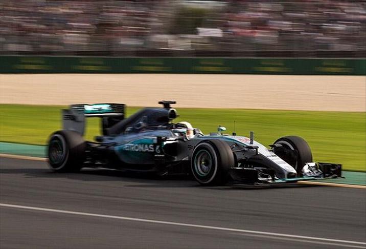 Formula 1: Lewis Hamilton wins Bahrain Grand Prix