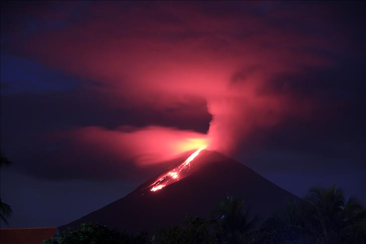Argentina suspends schools, flights as Chile volcano erupts