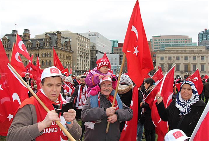 Kanada'daki Türklerden "bayrak nöbeti"