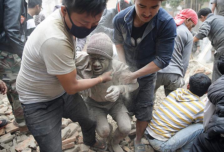 Nepal'de çok şiddetli deprem