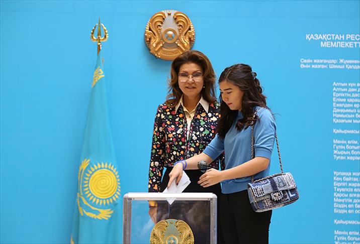 Kazakistan'da halk sandık başında