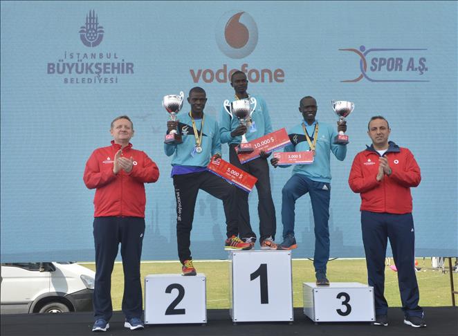 Les athlètes kenyans dominent le semi-marathon d’Istanbul