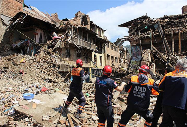 AFAD ekipleri Nepal'de 3 cesede ulaştı