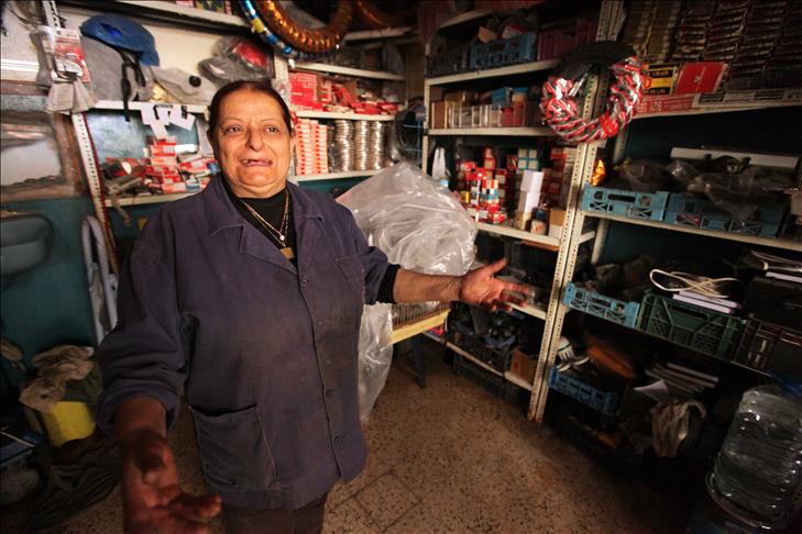 Liban: Samira roule pour la mécanique et défie les hommes