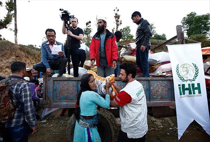 İHH Nepal'de yaraları sarıyor
