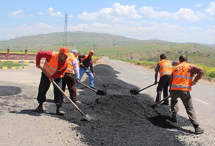 Karayolları işçilerinin kadro sevinci