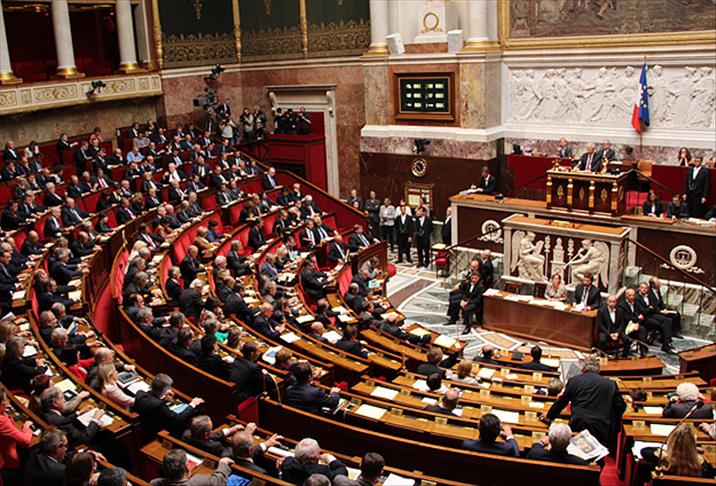 Fransa'da yeni istihbarat yasası onaylandı