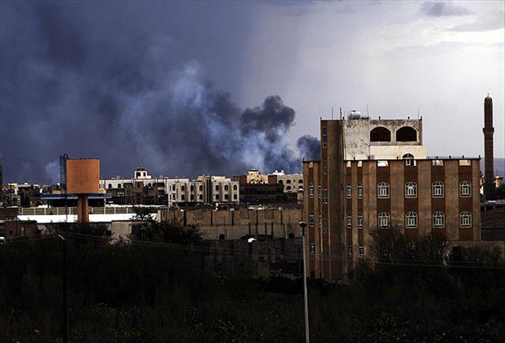 Yemen'de koalisyon uçakları polis okulunu vurdu
