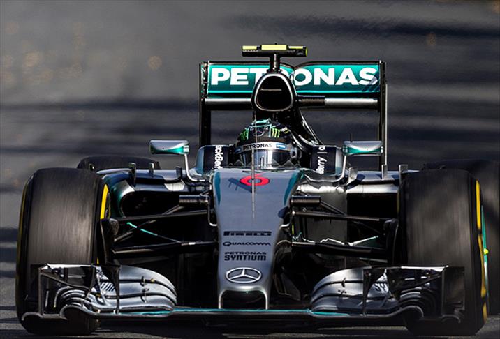 Rosberg ilk kez "pole" pozisyonunda
