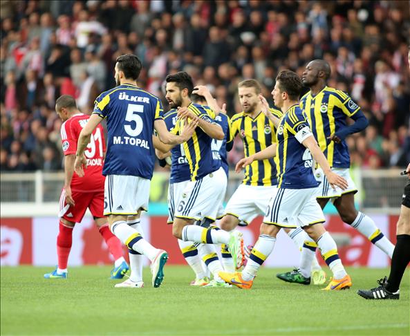 Football: Fenerbahce beats Medicana Sivasspor, 3-2